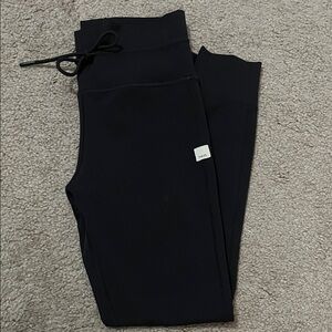 Excellent condition women’s Vuori daily legging size small